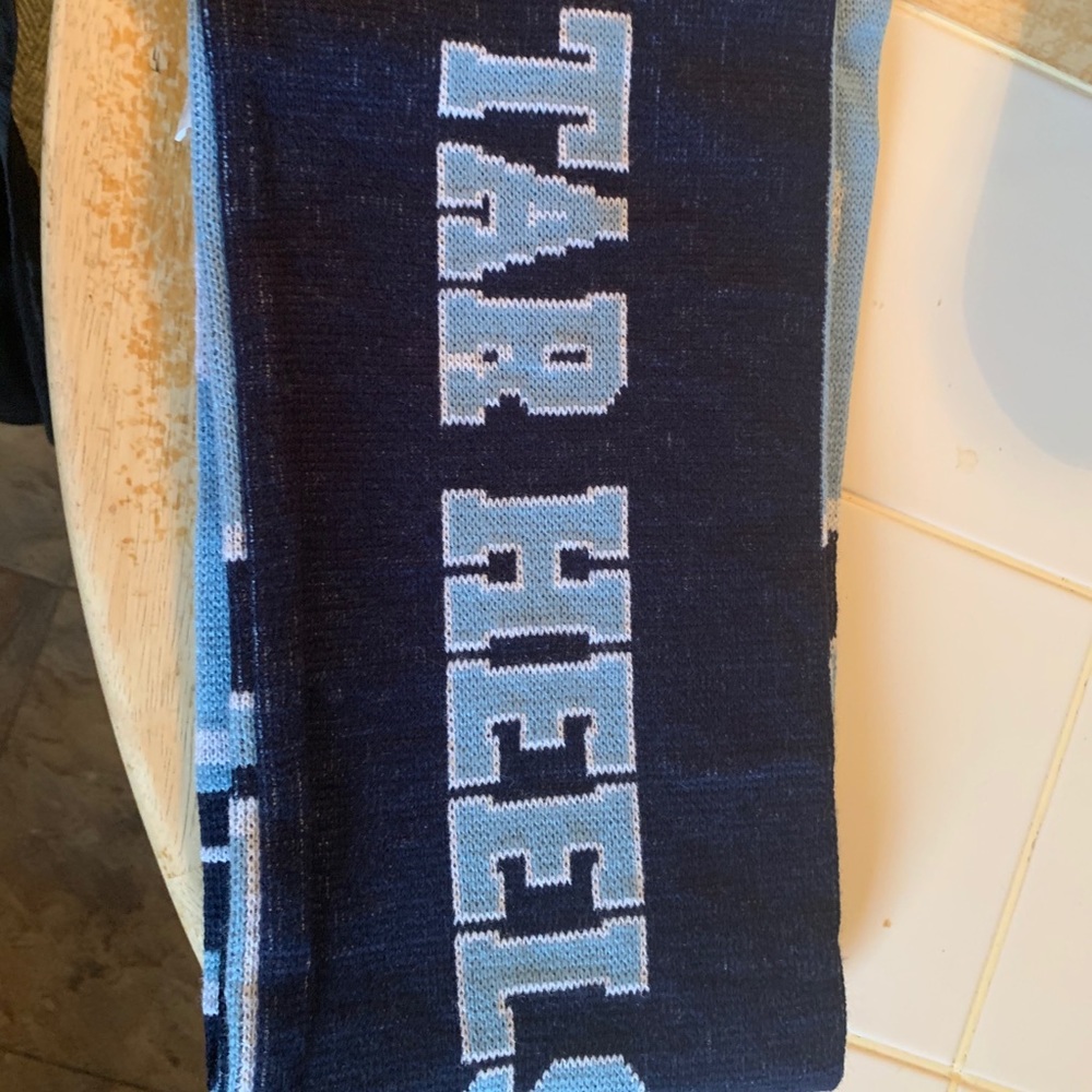 Tar Heels scarf